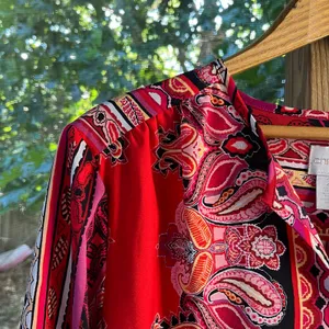Chico's Women's Red Printed Tie Sleeve Blouse Size 2 (U.S. L) thumbnail 3