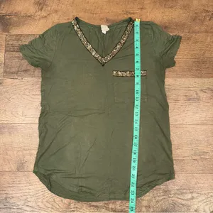 7th Ray Olive Green Sequin Trim Pocket V-Neck Top thumbnail 9