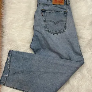 Levi’s Y2K 505 Relaxed Fit Lighter Wash Jeans DIY 35x27 thumbnail 2
