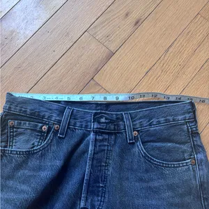 Levi's Black 501 high-rise straight-leg denim jeans thumbnail 11