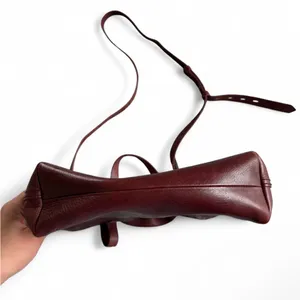 Madewell The Transport Crossbody in Dark Cabernet Leather Zip Closure Preppy thumbnail 8