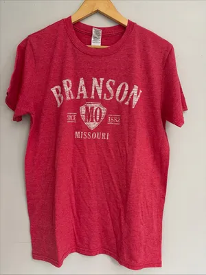 Gildan Women’s Branson Missouri Graphic Tee - Red size L thumbnail 1