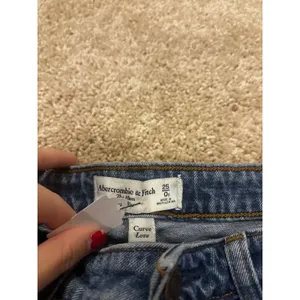 Abercrombie & Fitch‎ Curve Love The Mom Jeans High Rise Button Fly Raw Hem 25 0S thumbnail 4