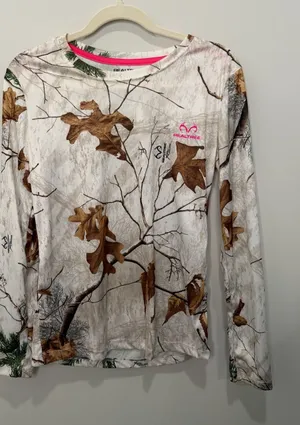 Realtree‎ White Pink Camo Long Sleeve Hunting Shirt Size Medium thumbnail 1