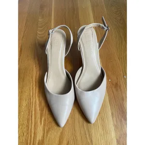 Cynthia Rowley Petula Nude Pointed Toe Slingback Heel Pumps 3.5" size 8.5 thumbnail 2
