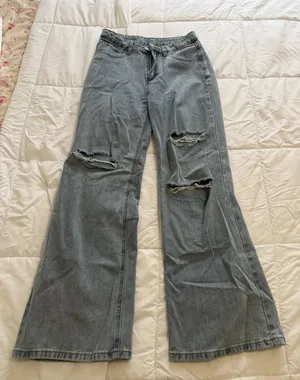 Shein Baggy Ripped Jeans thumbnail 1