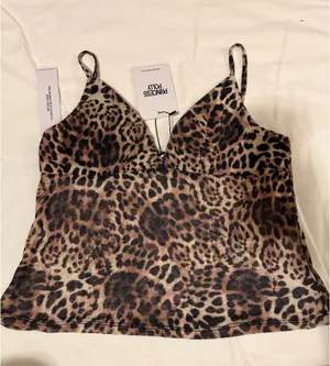 NWT Princess Polly Fast Times Top in Leopard Size Women’s US 6 thumbnail 1