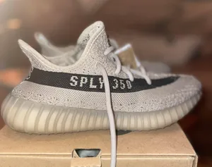 Yeezy 350 Boost V2 thumbnail 1