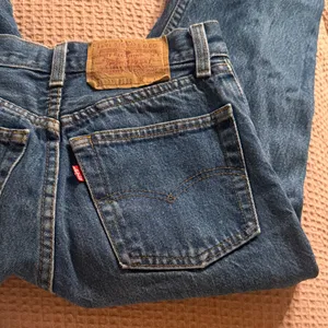 Levi's Classic Blue Jeans with Signature Patch thumbnail 2