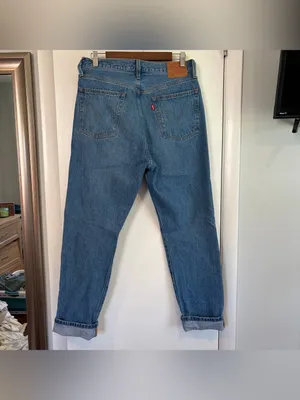Levi’s 501 Boyfriend Straight Distressed Jeans. Medium Wash. Size: 30. thumbnail 4