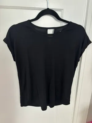 Black  Workout top thumbnail 1