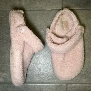 Crocs Classic Cozzzy Pink Loungewear Clog Slippers Women’s Shoe Size 8 thumbnail 1