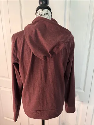 Vuori Woman’s Halo Performance Hoodie 2.0 in Fig Heather thumbnail 6