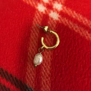 Elegant Gold Hoop Earring with Pearl Drop thumbnail 4