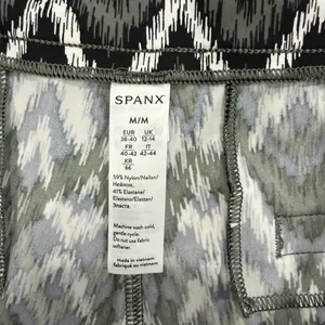 Spanx Sunshine Gray Black Chevron Print Pull-On Shorts Size Medium thumbnail 7
