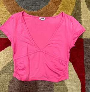 Garage NWOT Clothing Gabrielle V-Neck Tee Low Cut Crop Top Pink Size XS thumbnail 1