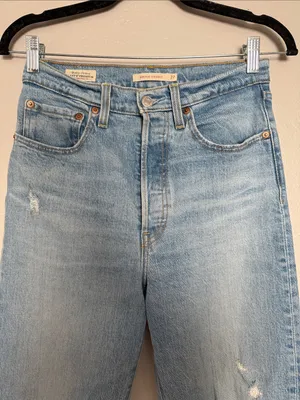 Levi’s ribcage straight jeans in size 27 thumbnail 3