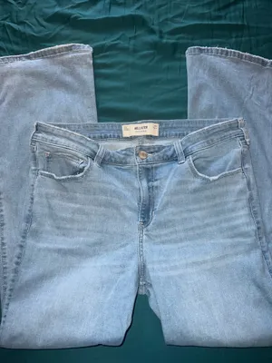 Hollister Mid-Rise Jeans thumbnail 1