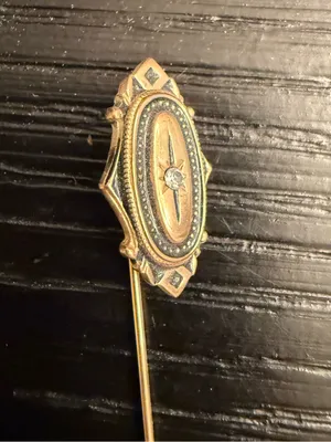 Vintage AVON 70's Stick Pin Kensington Victorian Revival Gold Tone Lapel Pin thumbnail 3