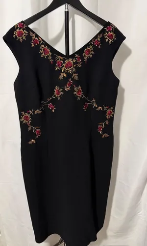 Maggy London Black Floral Embroidered V-Neck Sheath Dress Sleeveless Size 14 thumbnail 1