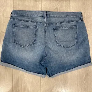 Old Navy The Sweetheart Medium Wash Jean Shorts thumbnail 5