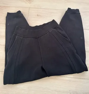 Lululemon scuba joggers thumbnail 1
