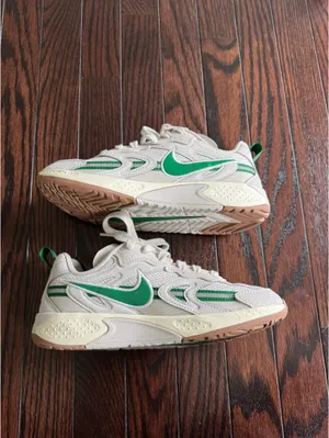 Nike Sneakers thumbnail 4
