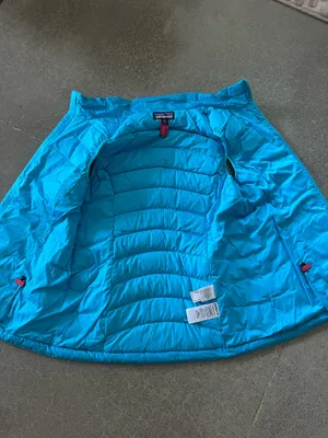 Patagonia blue puffer vest (fits like a women’s med) thumbnail 5