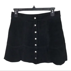 American Eagle Faux Suede Scalloped Mini‎ Skirt Black Button Front Size 2 thumbnail 1