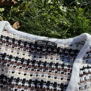 Two-Tone Cropped Cardigan Sweater thumbnail 3