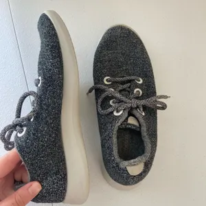 EUC Allbirds women’s dark gray wool warm‎ lace up tie athletic running sneakers thumbnail 4