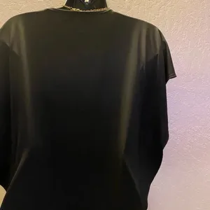 🆕 Julie’s Closet Black Blouse with Accent Necklace thumbnail 9