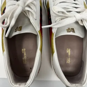 Diane Von Furstenberg Tess 9 Lace Up‎ Sneakers Gold & Red Stripe & Floral Design thumbnail 13