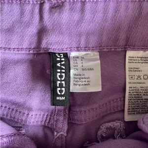 H&M size 4 purple jean shorts thumbnail 2