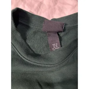 H&M Relaxed Fit Dark Forest Green Crewneck Sweatshirt XS Oversized Pullover thumbnail 3