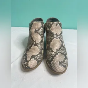 Fergie snakeskin bootie size 8‎ 1/2 Tan thumbnail 2