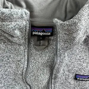 Patagonia women’s quartzip sweatshirt jacket thumbnail 3