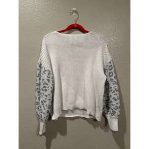Shein White V-Neck sweater w cheetah print sleeves sz XL thumbnail 6