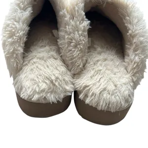 Joyspun Fur-Lined Slippers Size 8 thumbnail 3