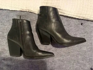 Women’s Black Pointed Toe Ankle Boots - Sleek Leather Look thumbnail 4