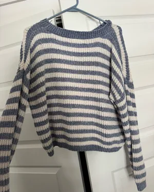 Blue and white cropped sweater thumbnail 1