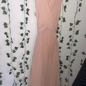 new size 4 womans light pink Fame and partners formal dress thumbnail 3