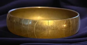 Vintage made in India brass bangle bracelet Gold thumbnail 1