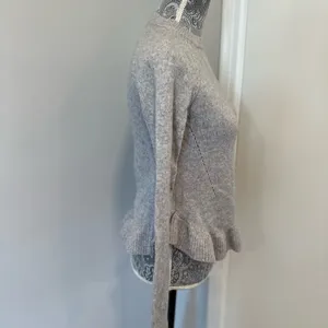 Ann Taylor Sz:M Wool Cashmere Gray Ruffle Hem Pullover Crew Neck Sweater. thumbnail 4