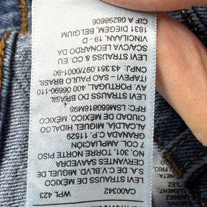 Levis 501 Original Fit Jeans Womens 25 Blue Denim Straight Leg Button Fly 9426 thumbnail 9
