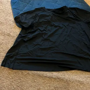NWT halara black‎ tee M thumbnail 3