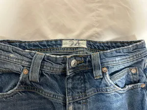 Low Rise Jeans thumbnail 3