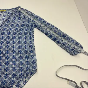 Roller Rabbit Blue White Floral Geometric Pattern 100%‎ Cotton Top Small *FLAW thumbnail 9