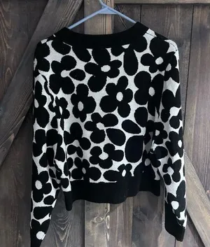 floral sweater Size L thumbnail 1