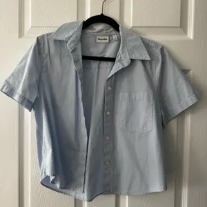 Sundeh Aritzia Button Down Crop Top  thumbnail 1